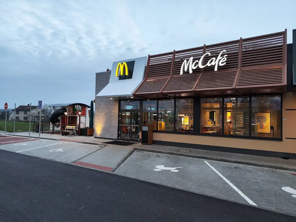 McDonald's_Benátky nad Jizerou_slider_image_1