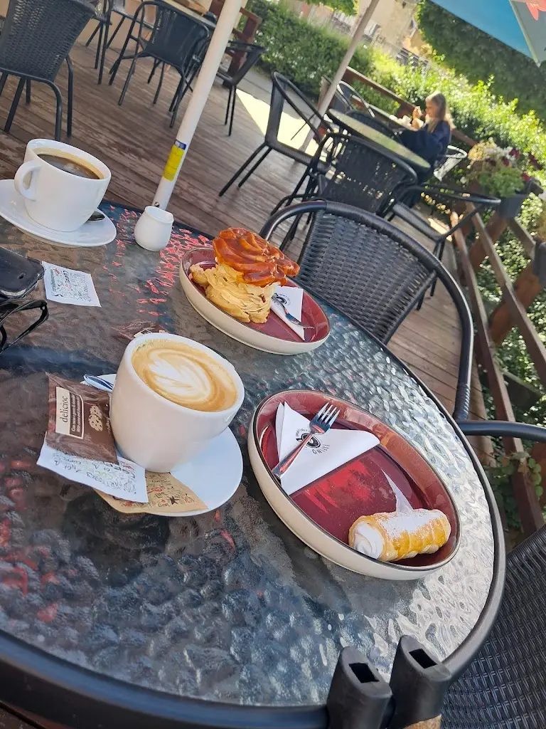 Helen Van der Veen-Bijlsma_Kavárna Kafíno_Červené Pečky_review