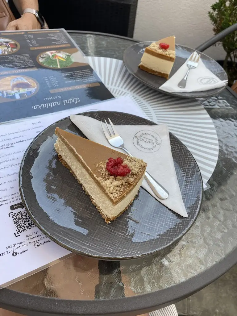 Eliška Hamrova_Kavárna Kafíno_Červené Pečky_review