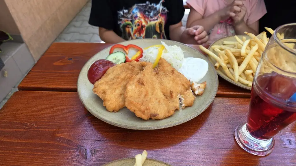 Slavek Zavazal_Hostinec U Mlýna_Cítov_review