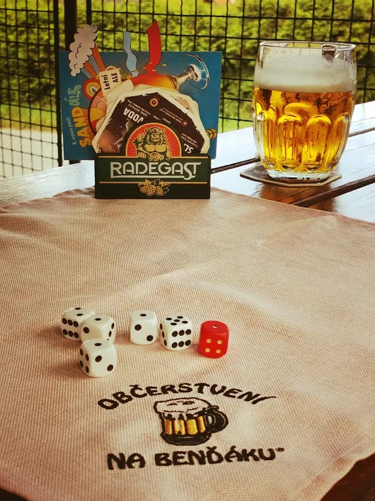 Hana Hanzlíková_Občerstvení na Benďáku_Čerčany_review