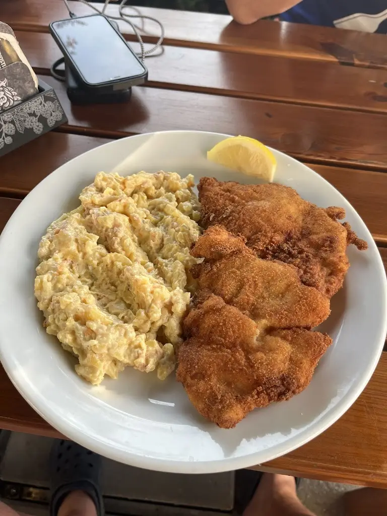 Jiri Kalasek_Čerčanská beseda_Čerčany_review