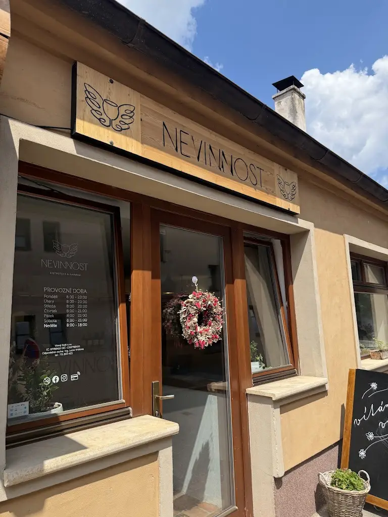 Nikolai Skobelev_Bistrotéka & kavárna Nevinnost_Brandýs nad Labem-Stará Boleslav_recensione