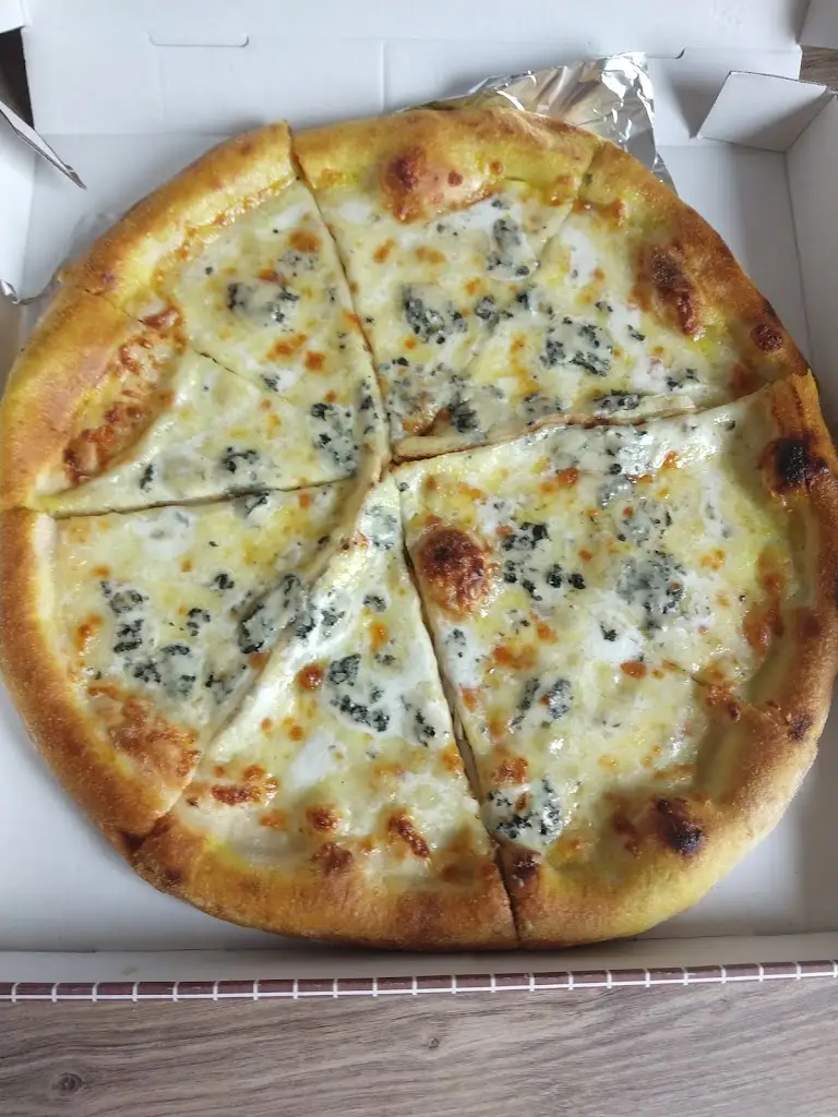 Monika_Master Kebab Pizza_Český Brod_review