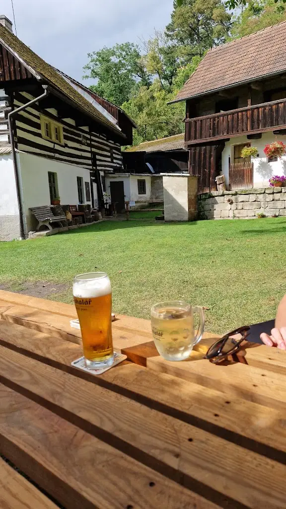 Petr Černický_Bar u Máchala_Dolní Bousov_review