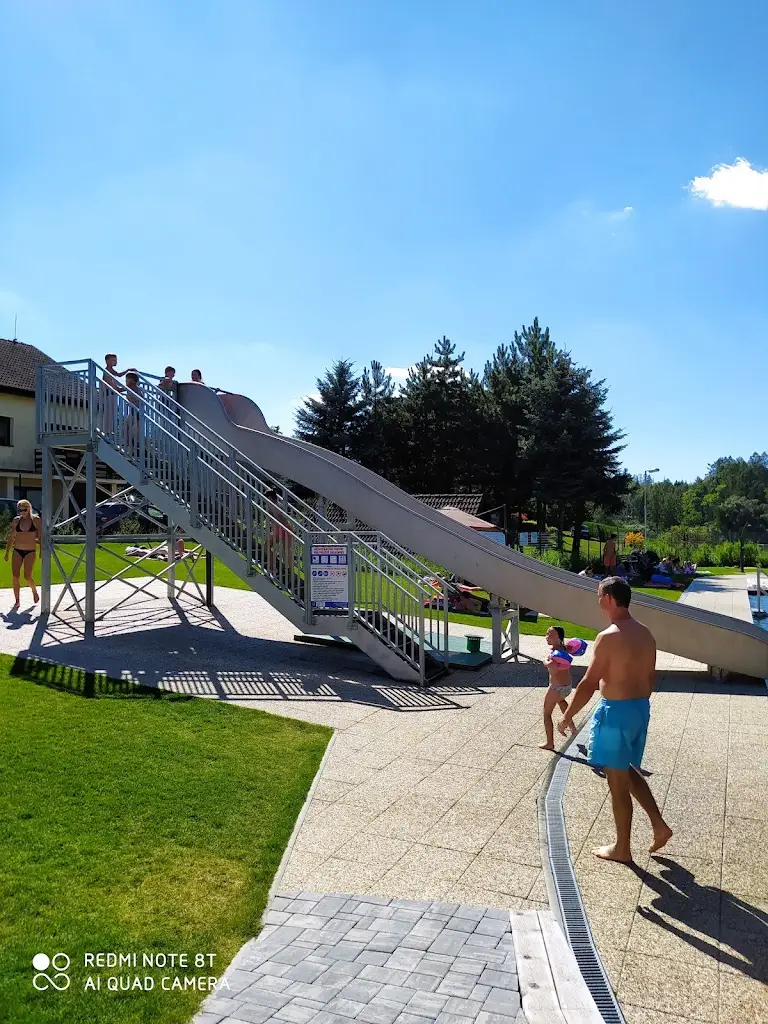 Mira Kincl_Bar a restaurace v přírodním koupališti Divišov_Divišov_recensione