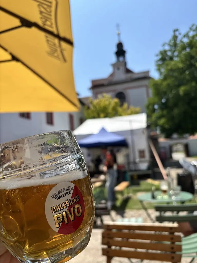 Adam Willant_U věže_Dobřichovice_review