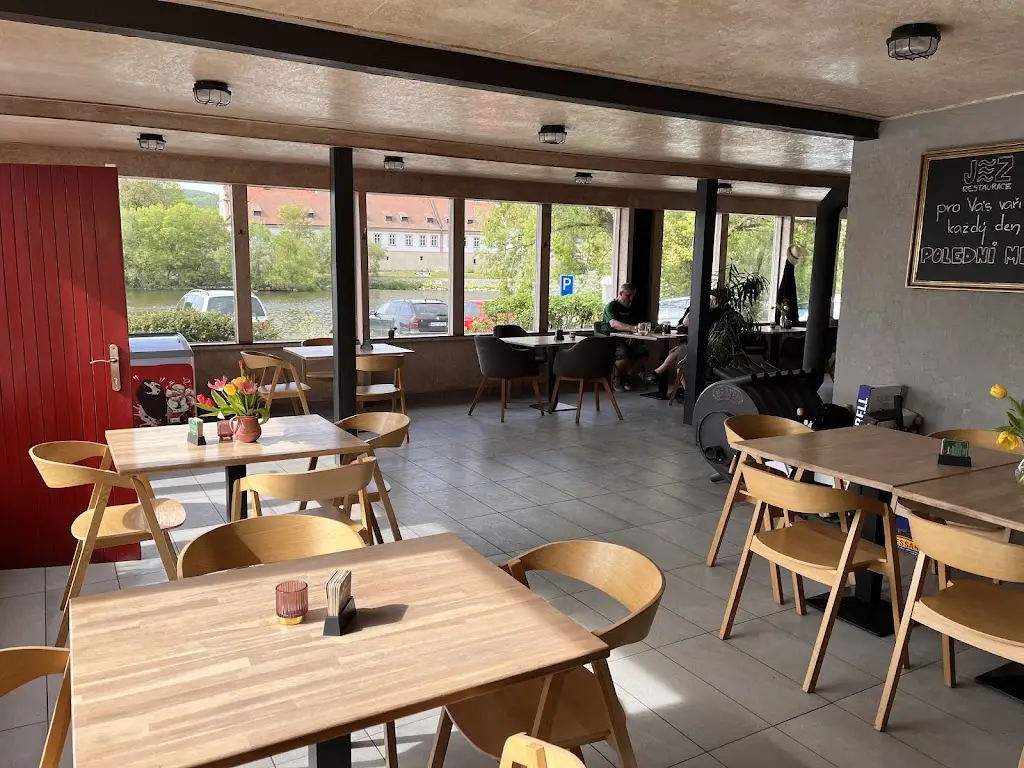 Jez~Dobřichovice restaurant in Dobřichovice