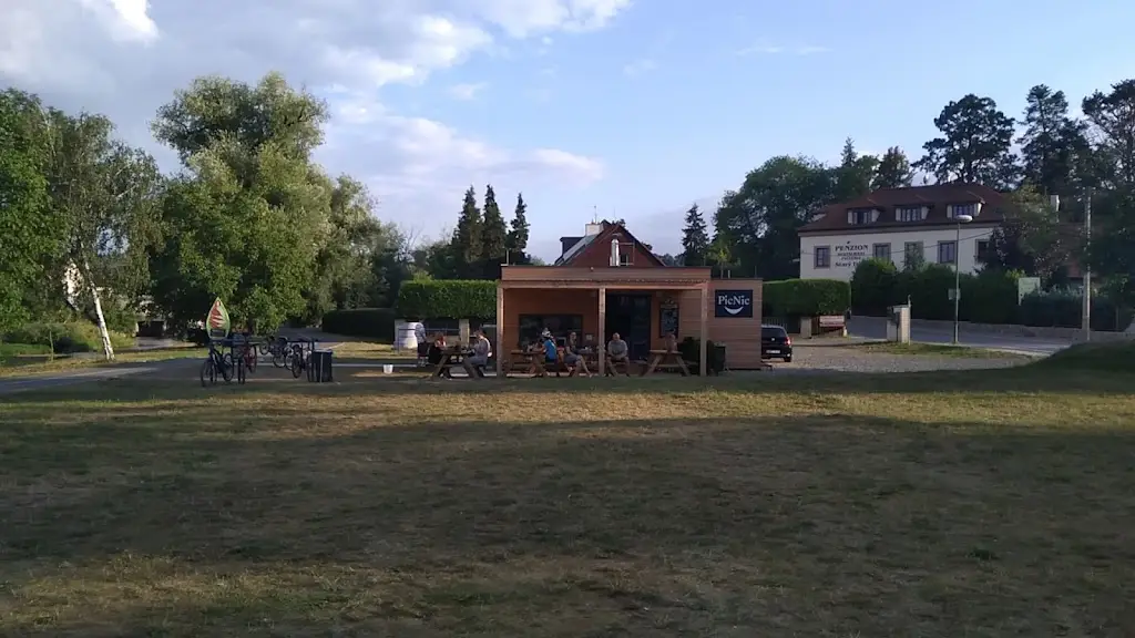 Raul RACOTEA_PicNic_Černošice_review