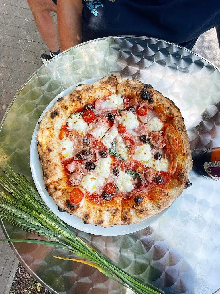 Thao Nguyen_Pizza Metro_Černošice_review