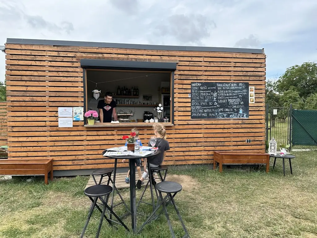 Guido Casanova_Cyklobar Na chvilku_Horní Počaply_review