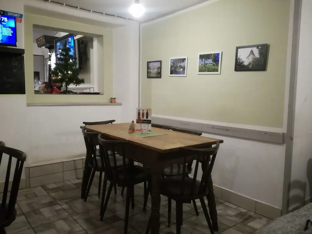 Hospůdka Na Růžku restaurant in Hovorčovice