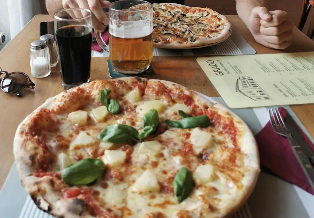 Laura Zalenga_Pizzeria Grado_Davle_review