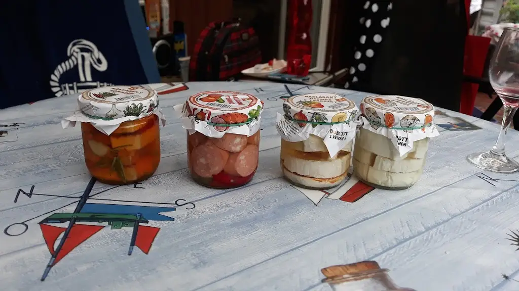 Menu_Goodies with a story_Davle_image_5