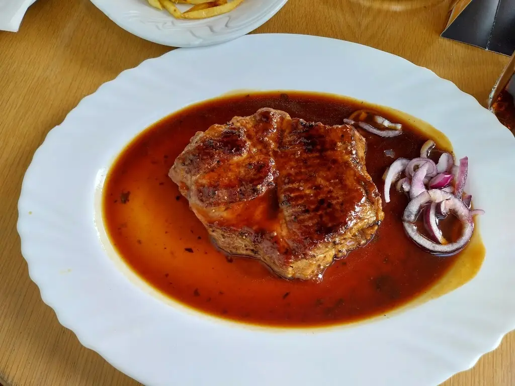 อุดม จันทร์พินิจ_Restaurace U Bony_Hýskov_review