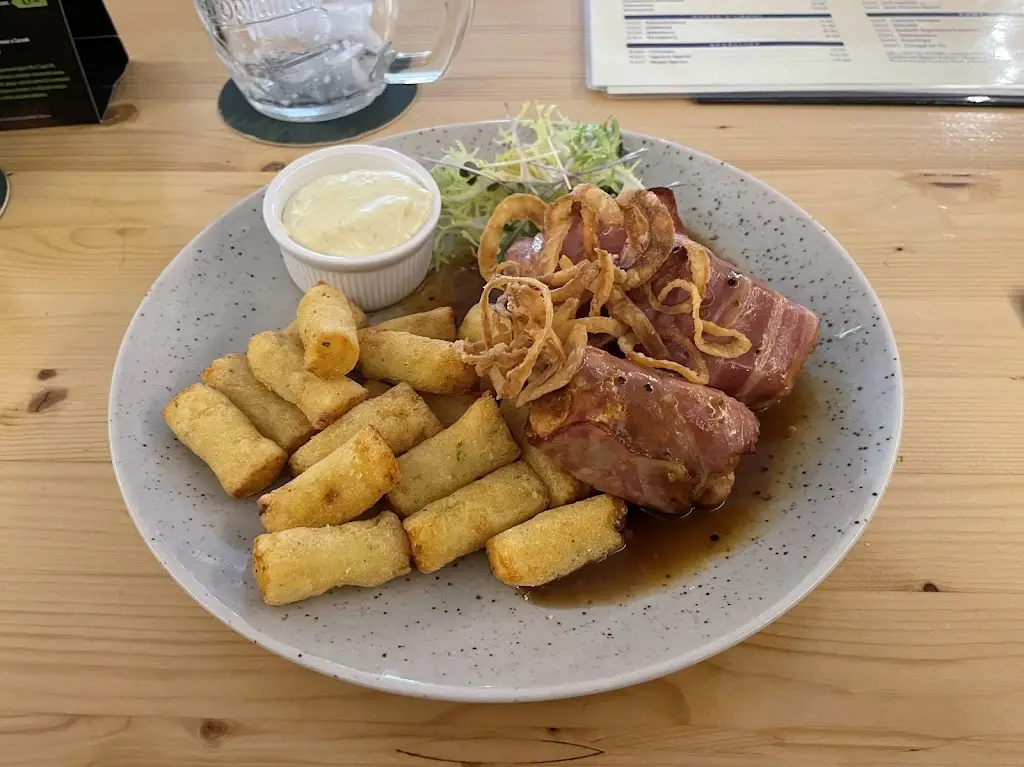 Vojtěch Kubík_Tankovna Modrá Kočka_Dobříš_review