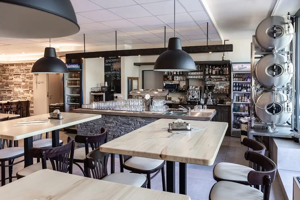 Tankovna Modrá Kočka restaurant in Dobříš