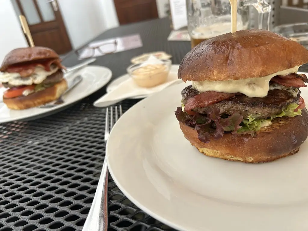 Alex Jorg_Columbus burger restaurant_Okres Písek_review