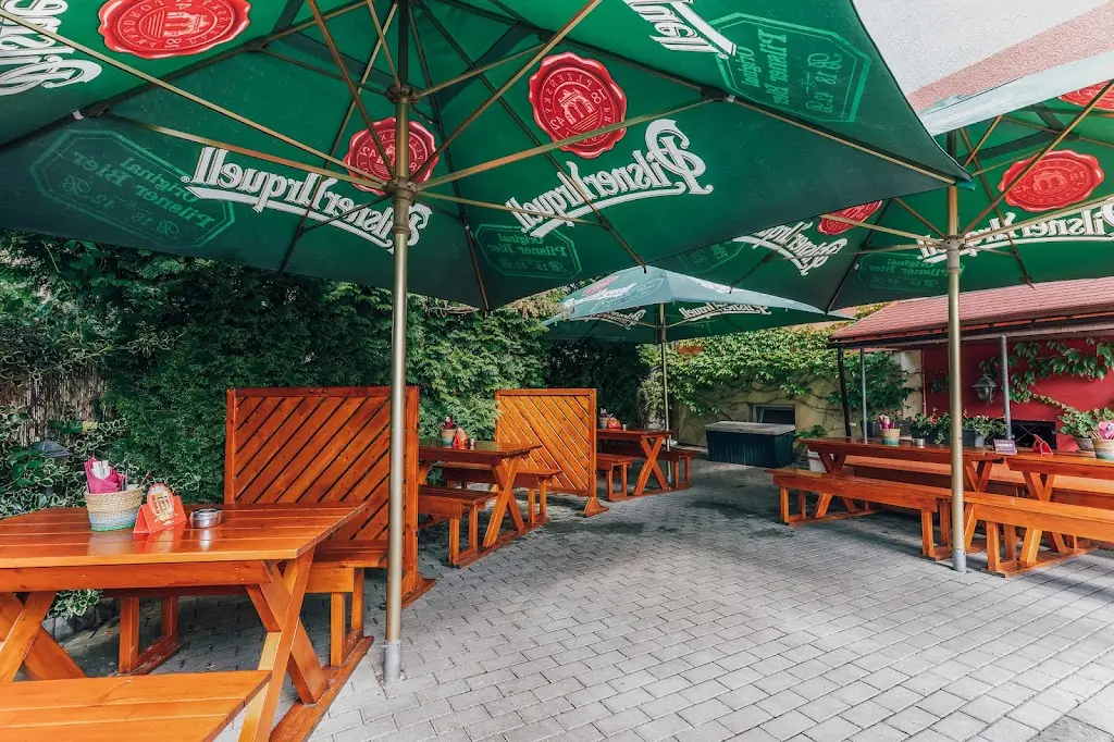 Čínská Restaurace U Koruny restaurant in Hostivice