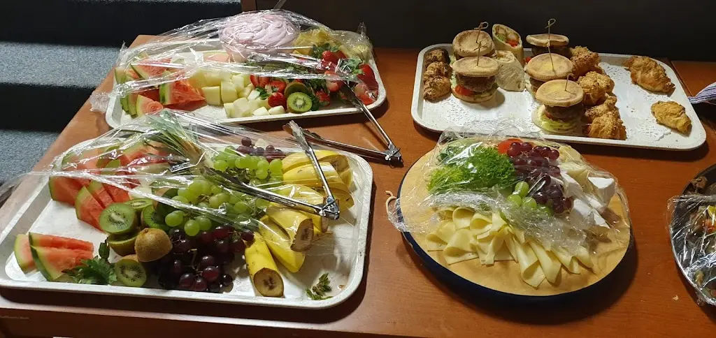 Michal Janinda_Bufet Na Náměstí Hostivice_Hostivice_review