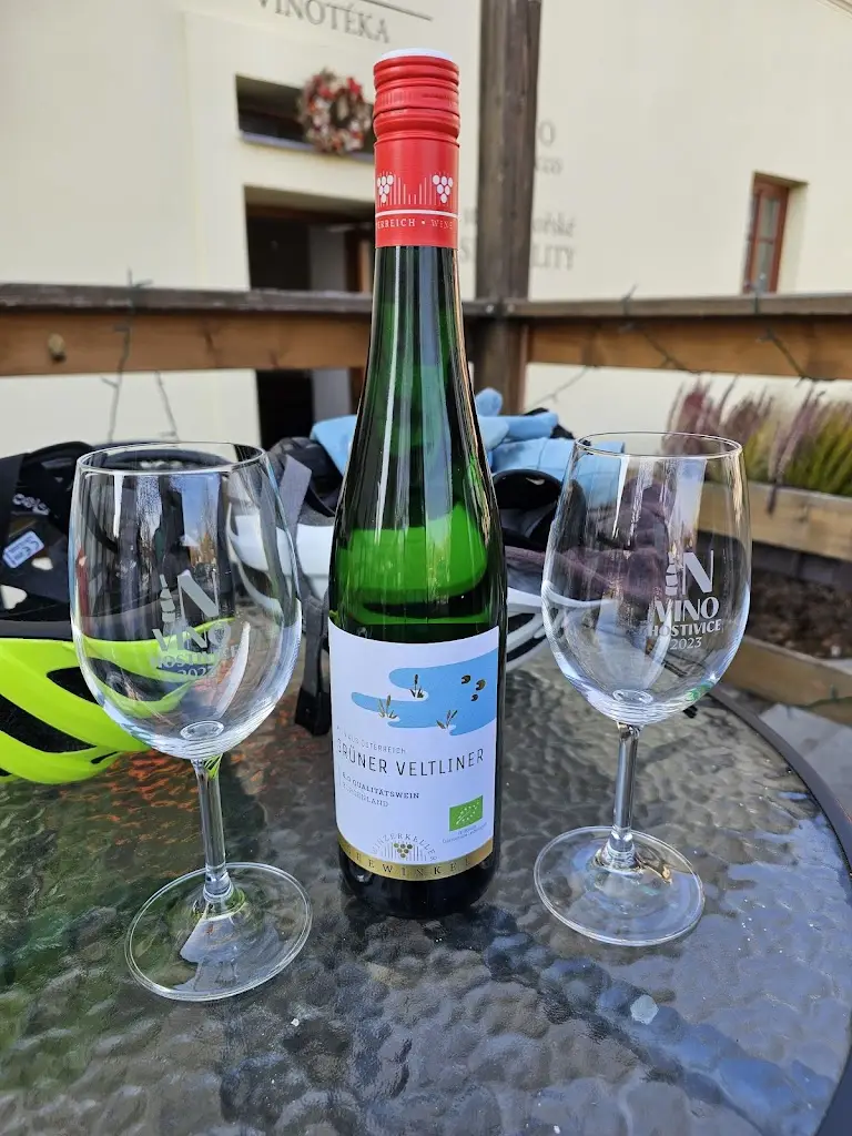 Marcela Kratka_Víno Hostivice - Wine Food Gracia_Hostivice_review