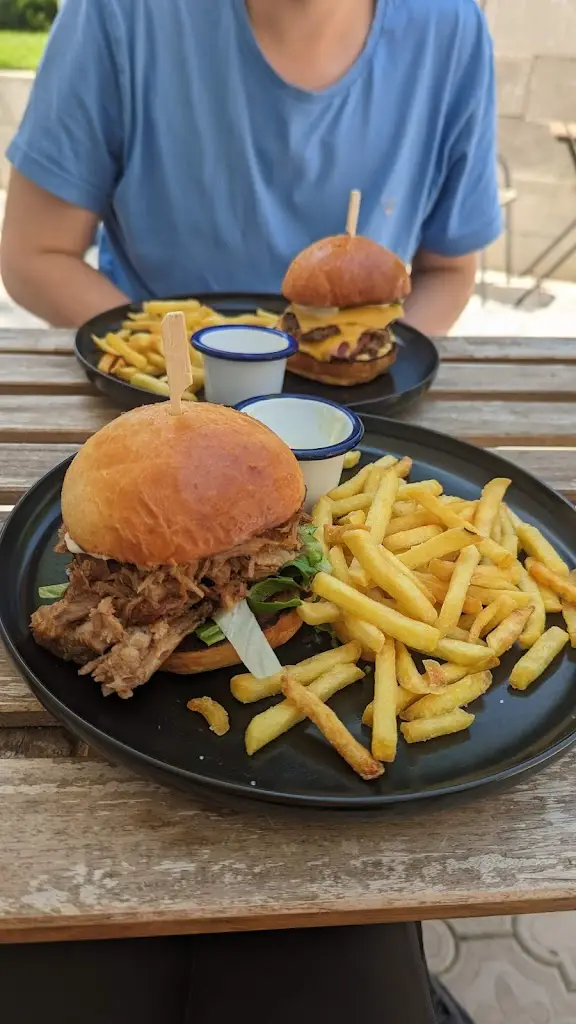 Meri Khamoyan_Bistro u Babičky_Klobuky_review