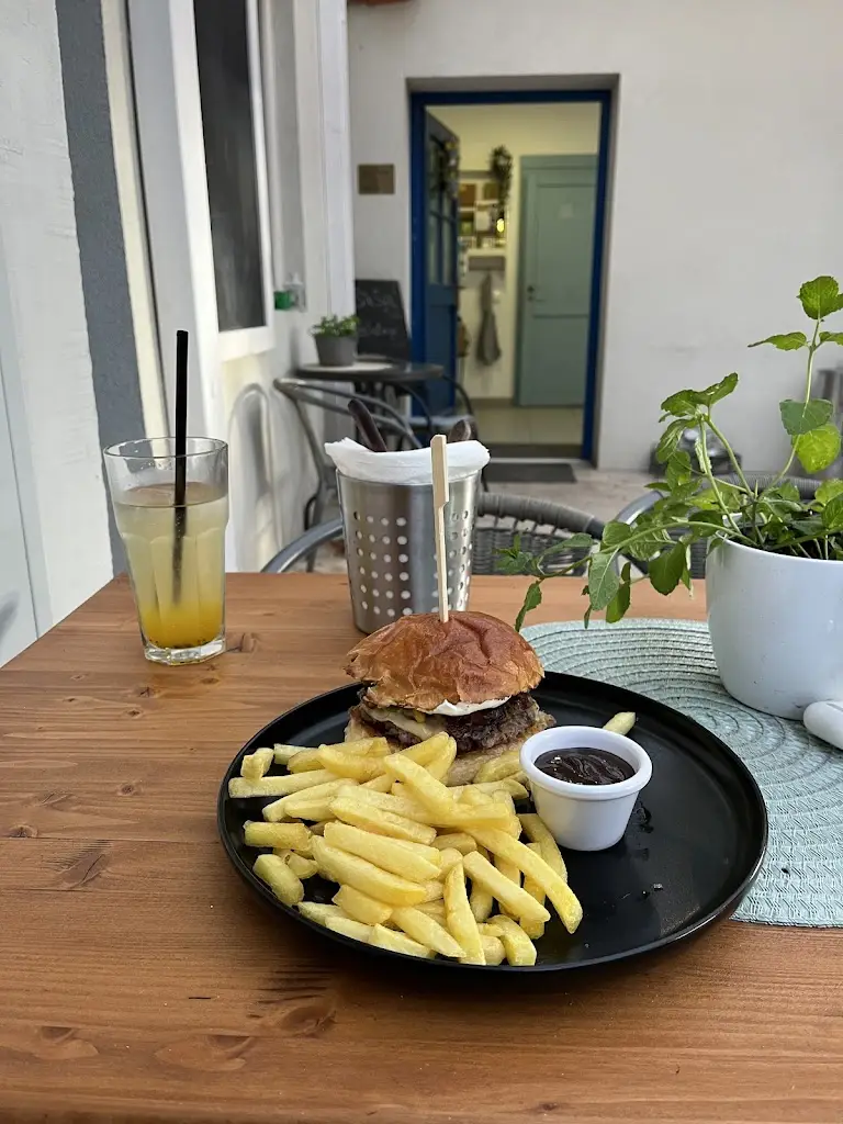 Karel Mandarinka_Bistro u Babičky_Klobuky_review