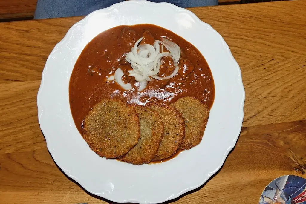 Milan Celner_School canteen Japeka_Hradištko_review