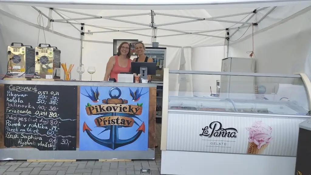 Jan Melich_Občerstvení Pikovický Přístav_Hradištko_review