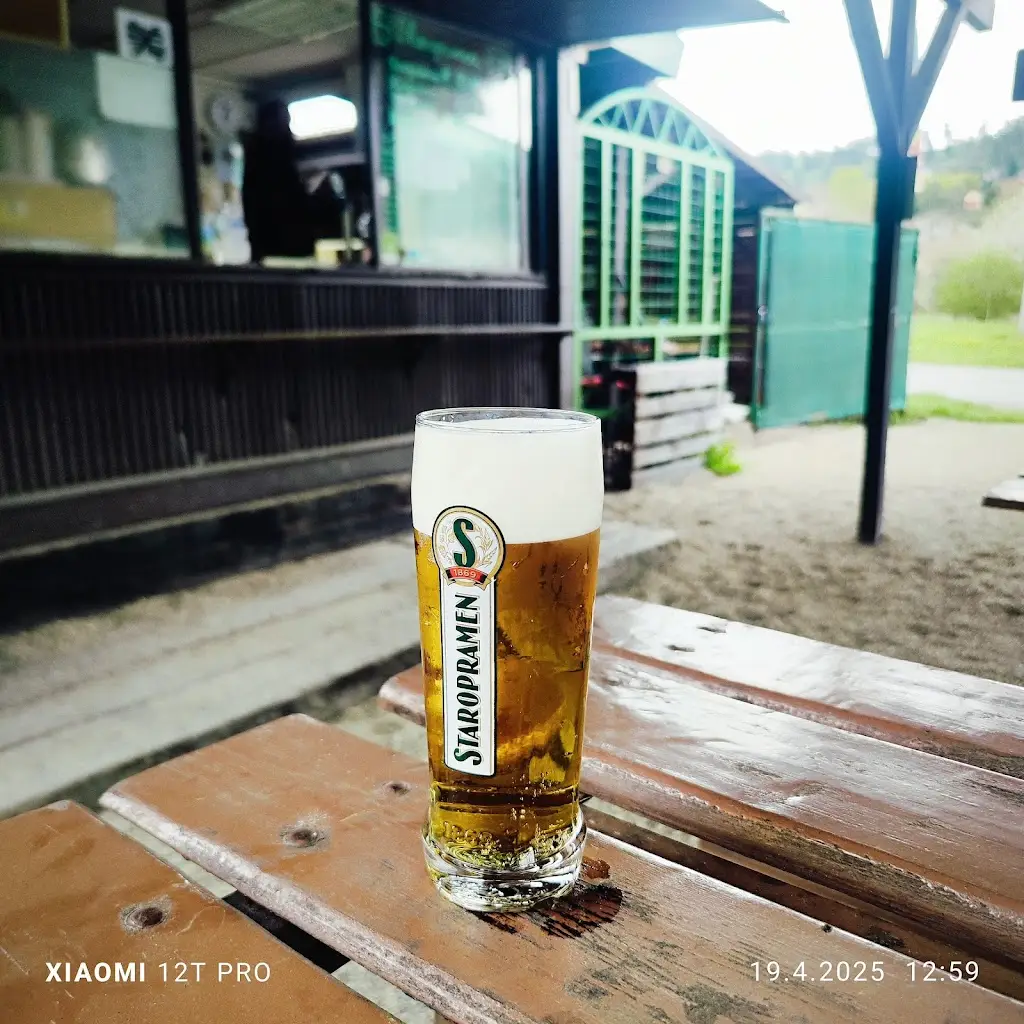 Michal Šanda_Občerstvení U Kelímka_Hradištko_review