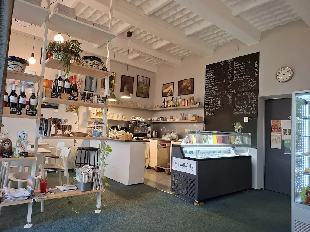 Martina Stolarikova_Café Kandík_Hradištko_review