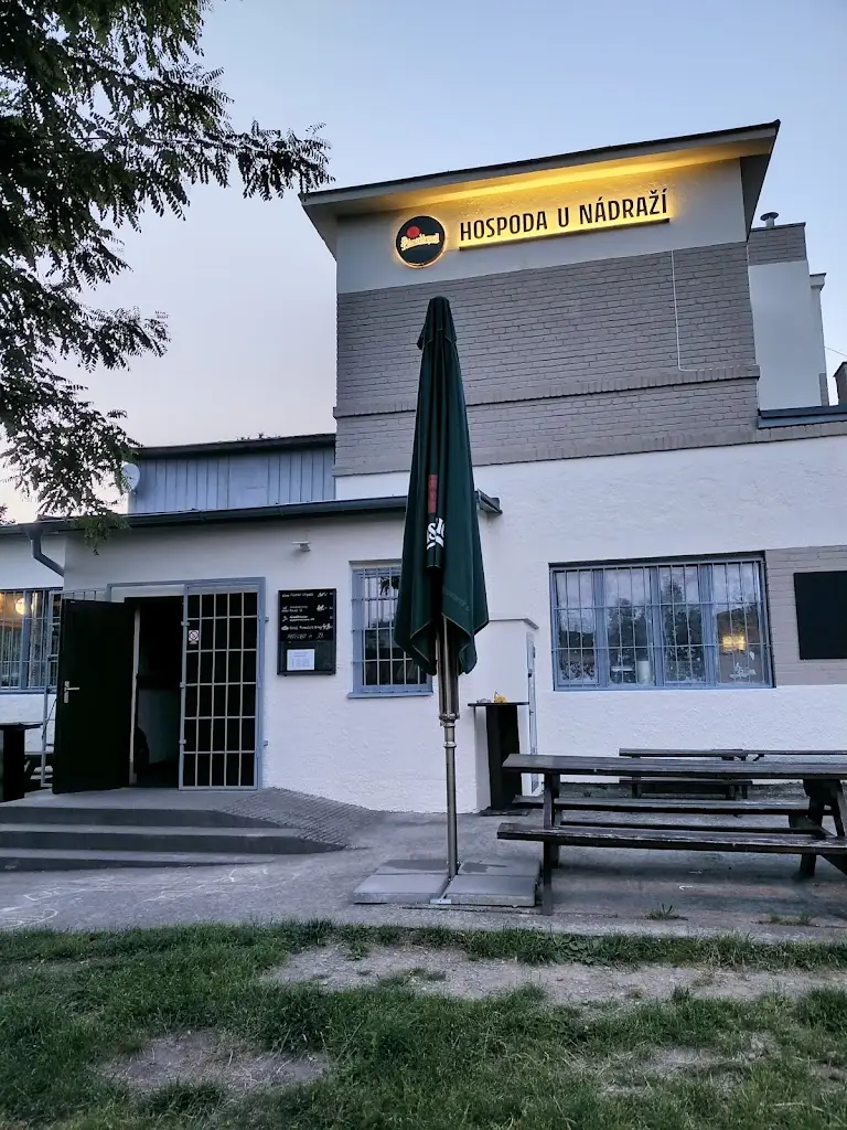 Restaurace U nádraží ristorante a Jílové u Prahy