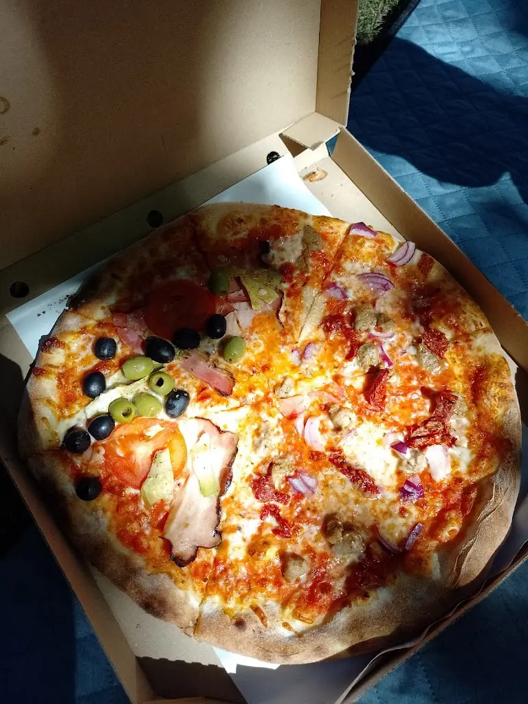 Miro 3YO_Pizza na Náměstí_Jílové u Prahy_review