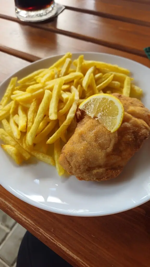 Lucie Šafářová_Občerstvení u Veselky_Kamenný Přívoz_review