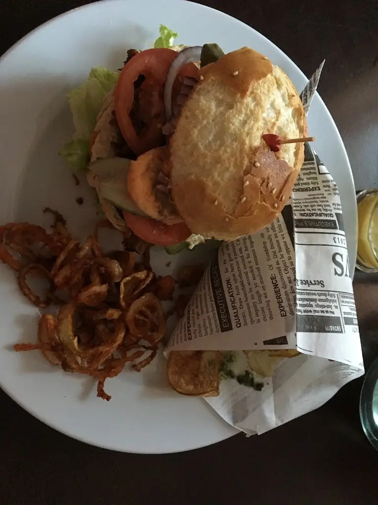 Tina_Babette's BBQ - Pizza & Burger Restaurant_Kosova Hora_review