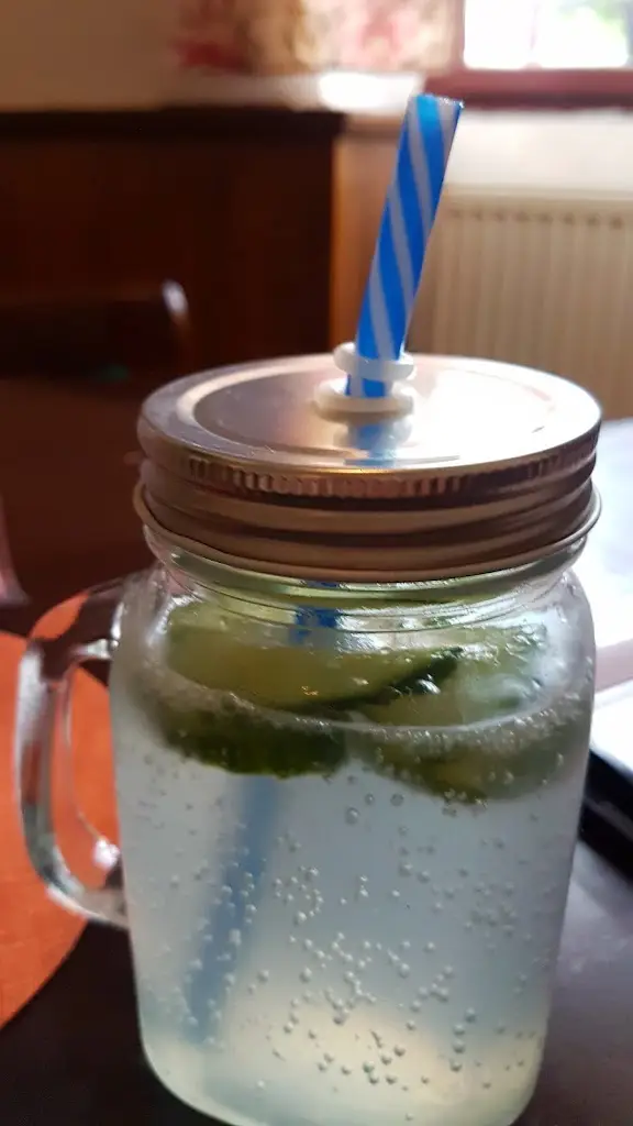 Petr Čapka_Babette's BBQ - Pizza & Burger Restaurant_Kosova Hora_review