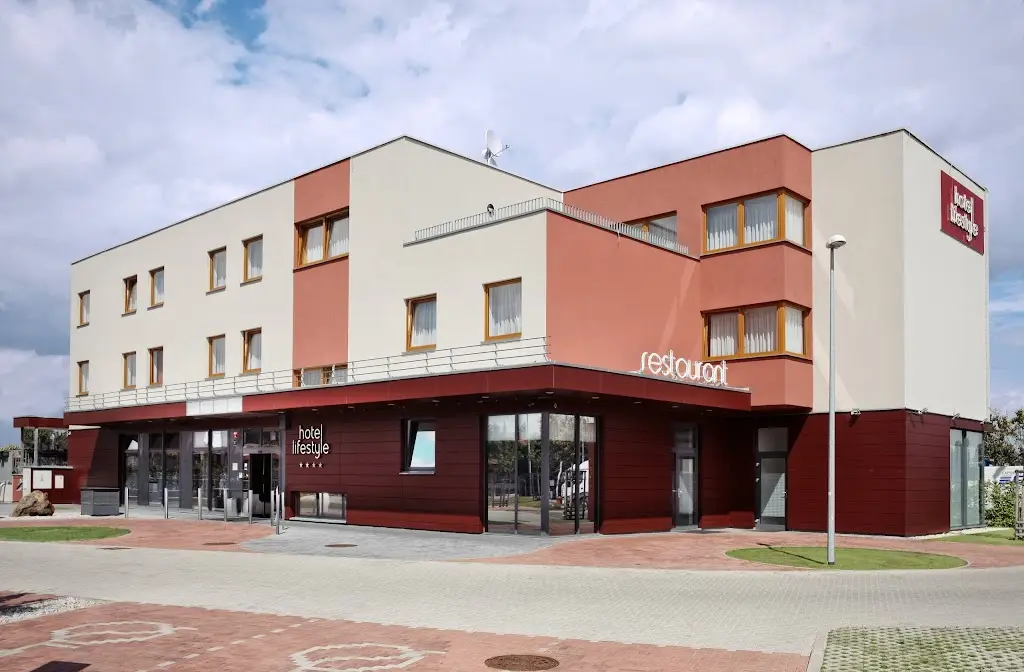 LIFESTYLE HOTEL_Dolní Břežany_slider_image_1