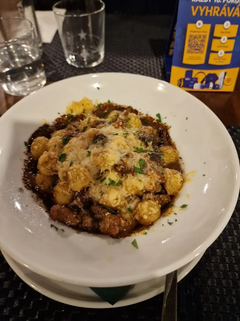 Tata od Vody_Kaskáda Břežany_Dolní Břežany_review