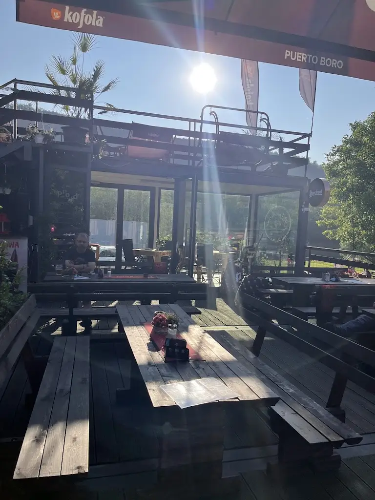 Jana_Puerto Boro_Dolní Břežany_recensione