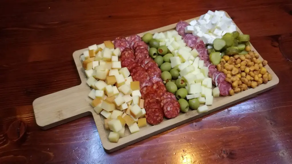 Pub u Sokola_Dolní Břežany_slider_image_2