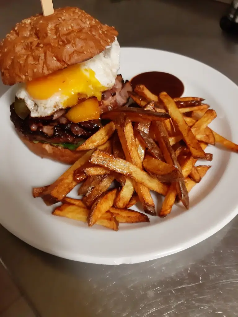 Pub U Trojánků_Dolní Břežany_slider_image_2