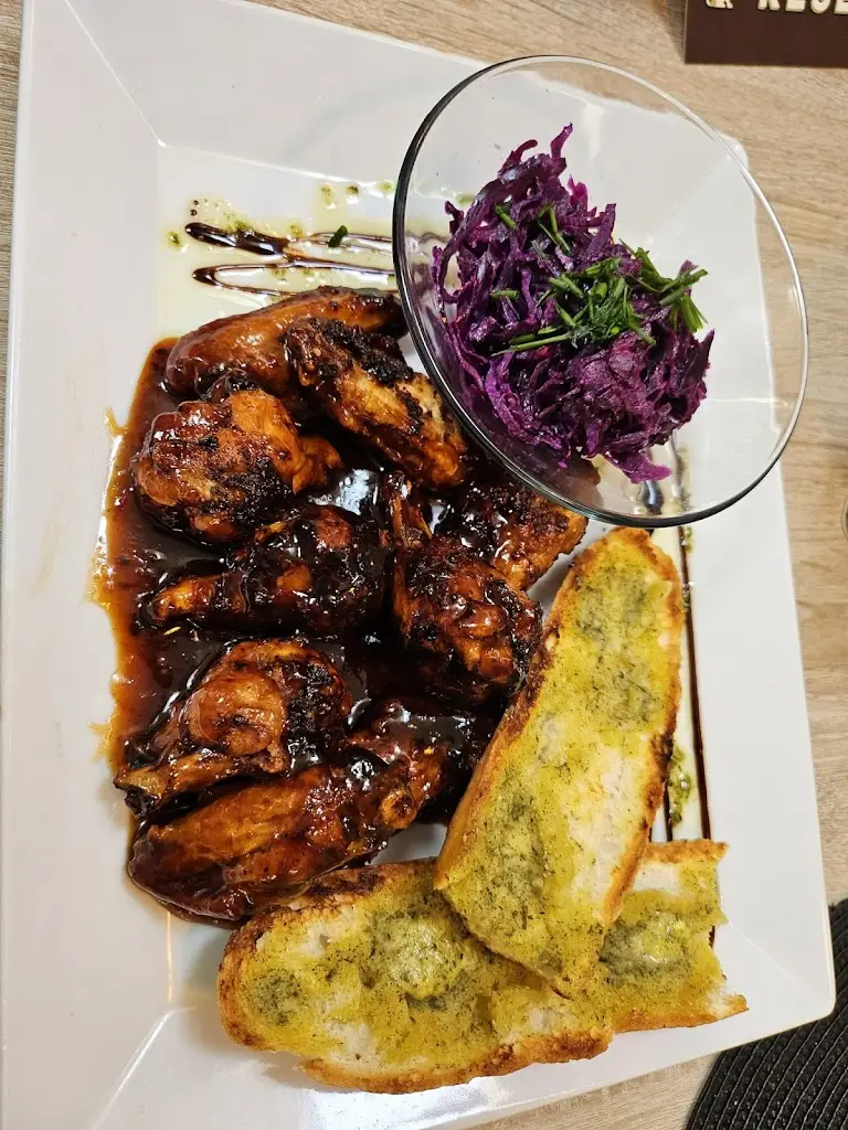 Božská komedie U Roubase_Dolní Břežany_slider_image_3