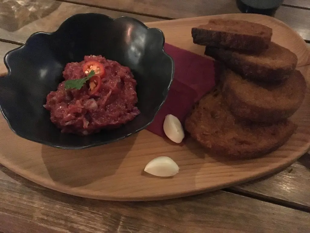 Giulio Fragiacomo_Farm Table_Klecany_review