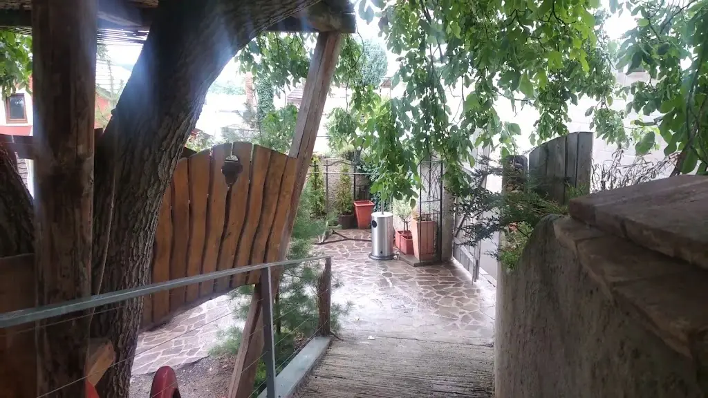 Farm Table_Klecany_slider_image_2