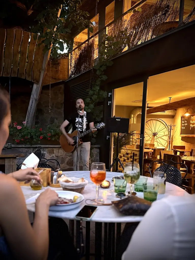 Jan Kottas_Farm House_Klecany_recensione