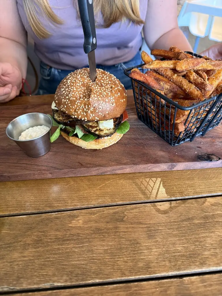 Jaroslav Mida_Farm House_Klecany_recensione