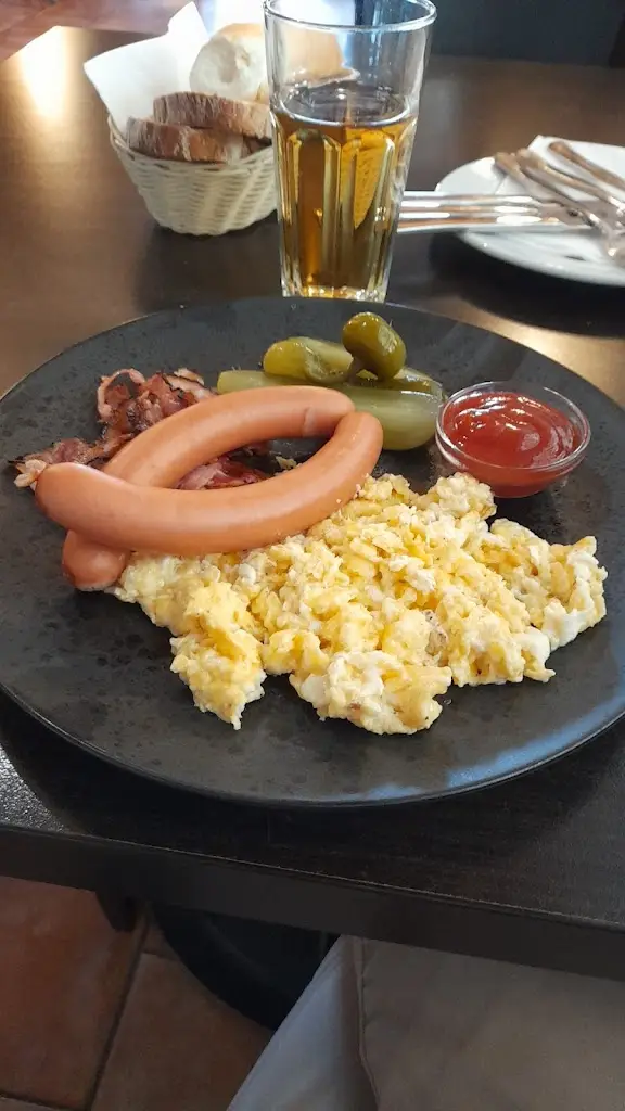 L. Bell_Motorest Stará Pošta - restaurace,hotel_Klecany_review