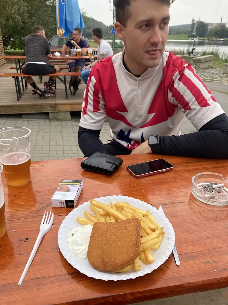 Jakub Stuchlik_Občerstvení U Přívozu_Klecany_review