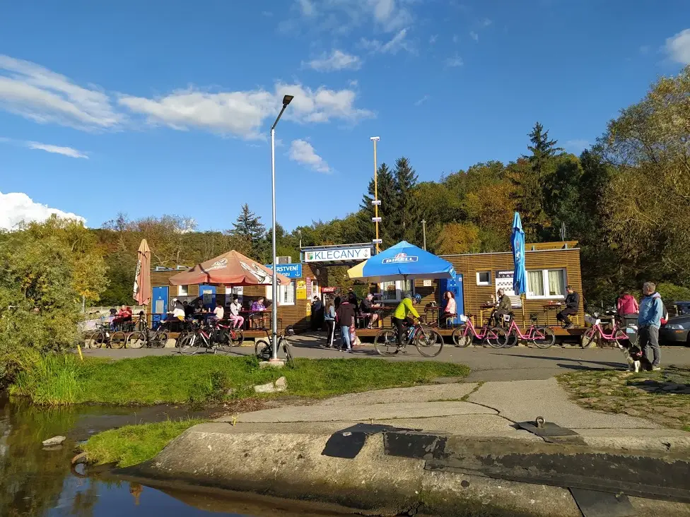 Vladimir Pecha_Občerstvení U Přívozu_Klecany_review