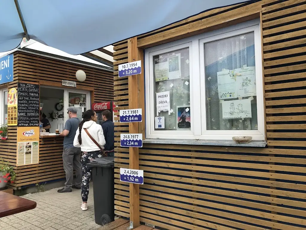 Šárka Perlovská_Občerstvení U Přívozu_Klecany_review